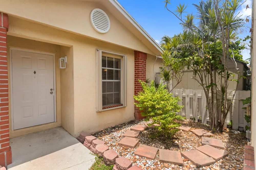 13945 LANGLEY PLACE Davie, FL 33325