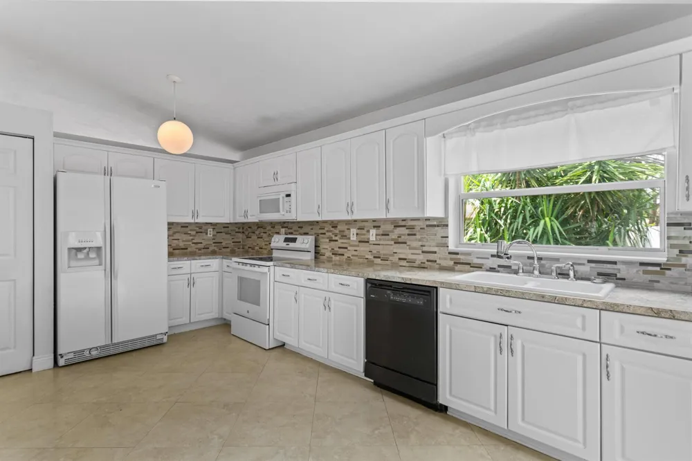 13945 LANGLEY PLACE Davie, FL 33325