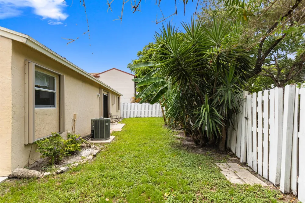 13945 LANGLEY PLACE Davie, FL 33325