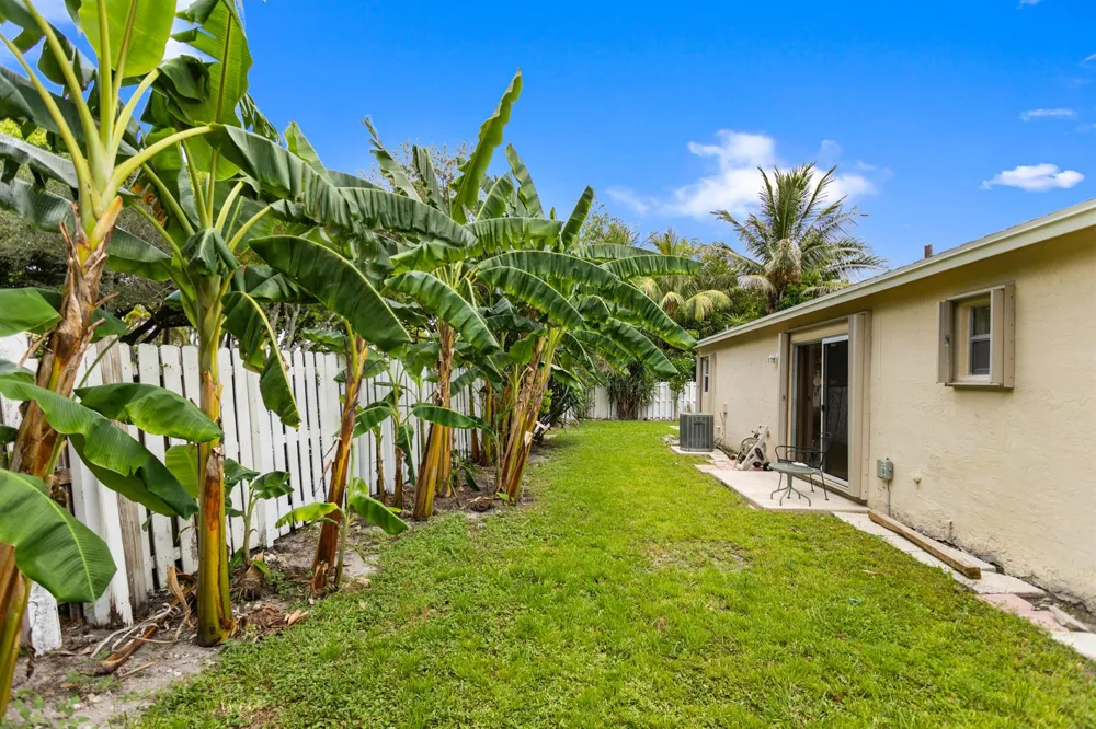 13945 LANGLEY PLACE Davie, FL 33325