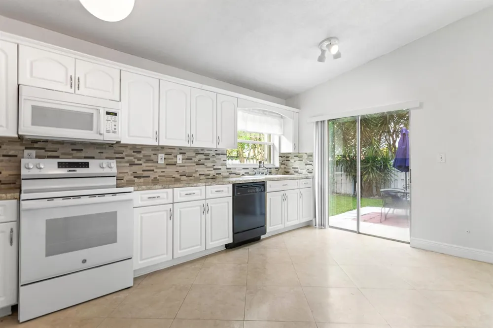 13945 LANGLEY PLACE Davie, FL 33325