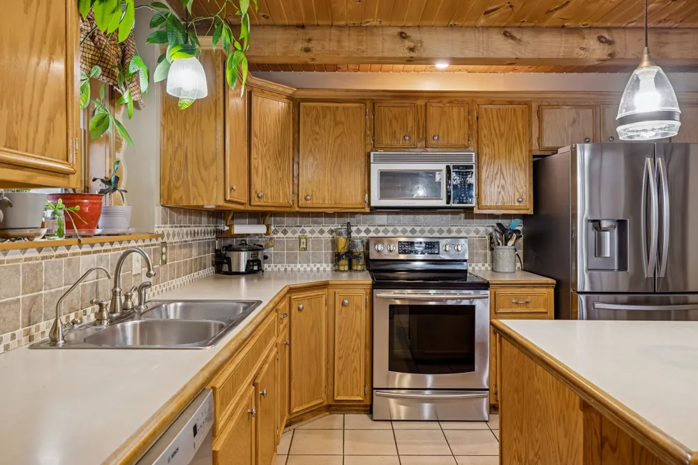 20151 Ben Fly Rd Lyles, TN 37098