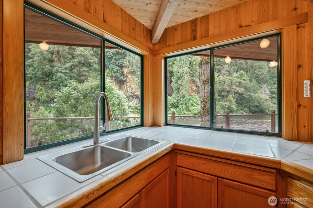 211 LaVerne Drive Kalama, WA 98625