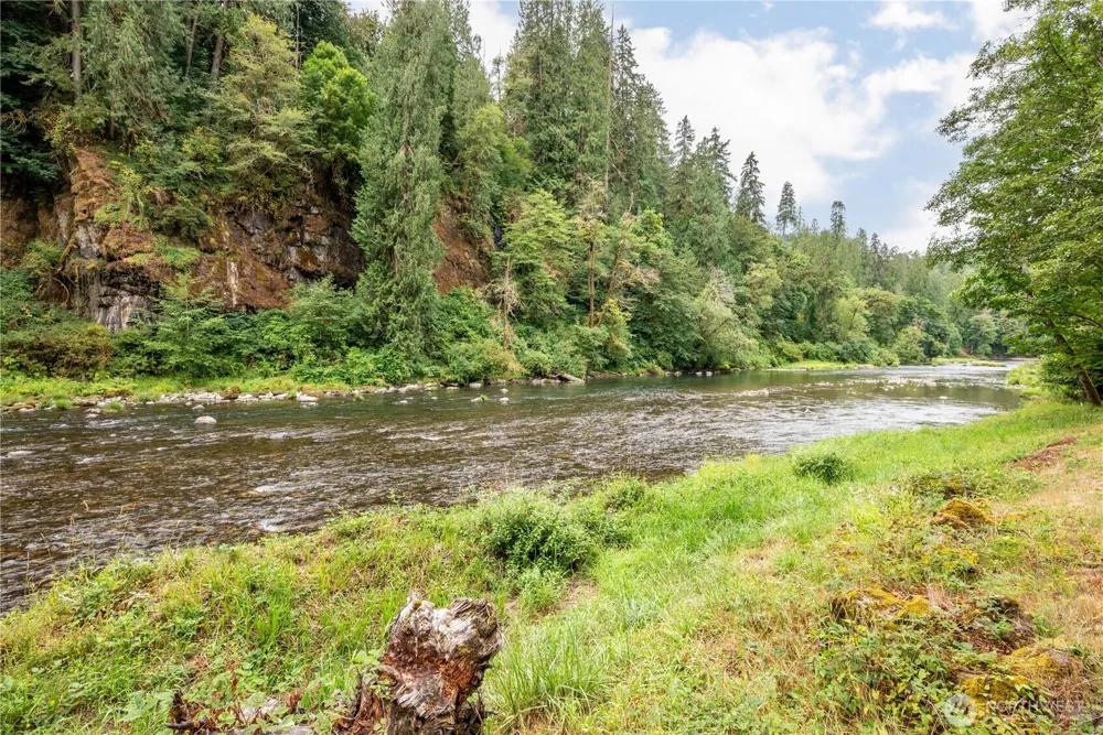 211 LaVerne Drive Kalama, WA 98625