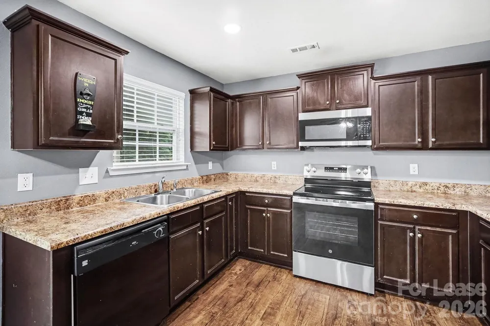 4937 Broad Leaf Court Dallas, NC 28034