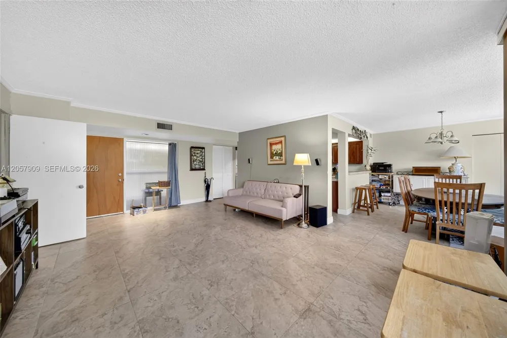6666 SW 115th Ct #301 Miami, FL 33173