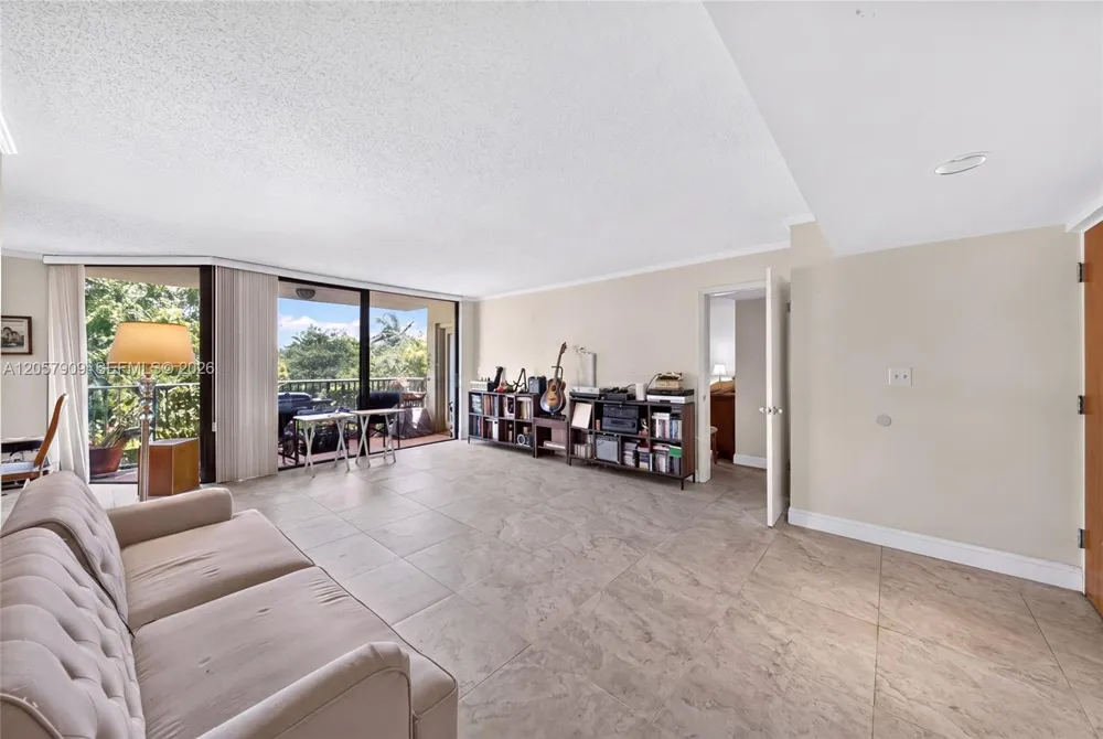 6666 SW 115th Ct #301 Miami, FL 33173