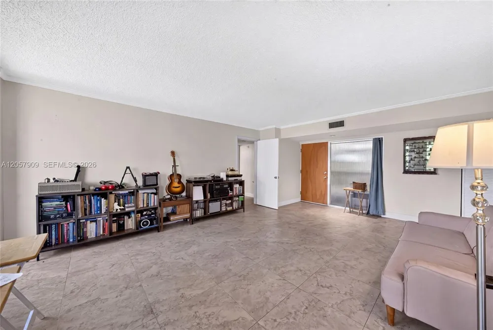 6666 SW 115th Ct #301 Miami, FL 33173