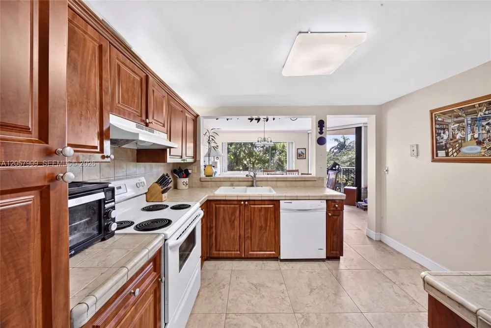6666 SW 115th Ct #301 Miami, FL 33173