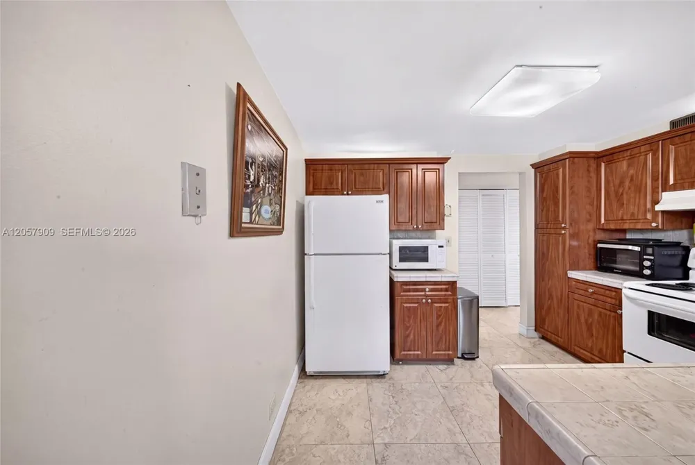 6666 SW 115th Ct #301 Miami, FL 33173