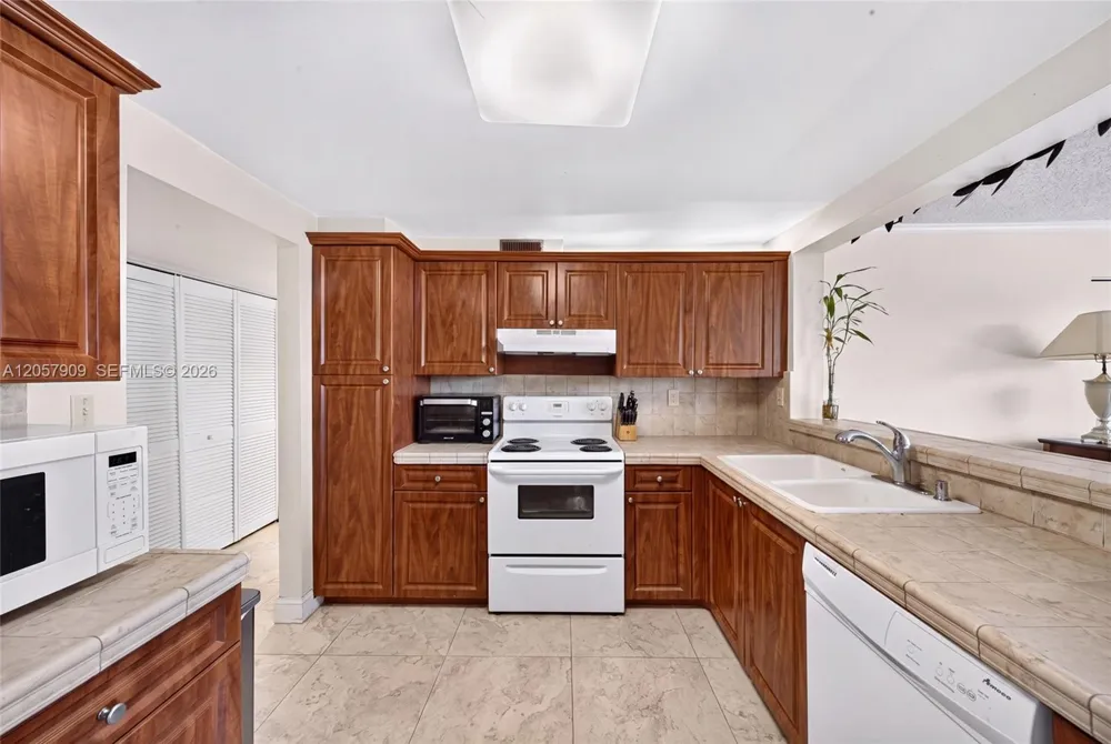 6666 SW 115th Ct #301 Miami, FL 33173