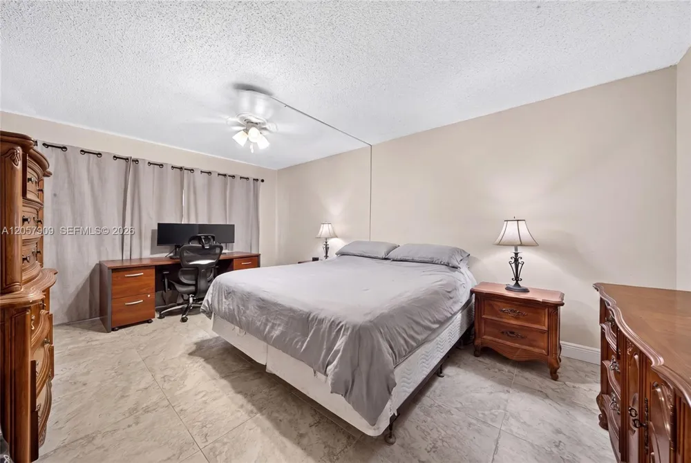 6666 SW 115th Ct #301 Miami, FL 33173