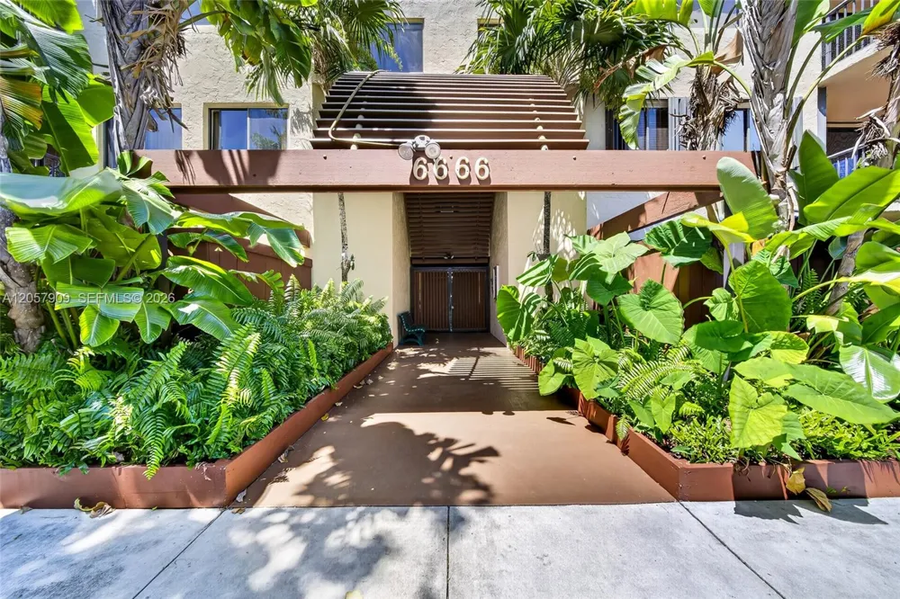 6666 SW 115th Ct #301 Miami, FL 33173