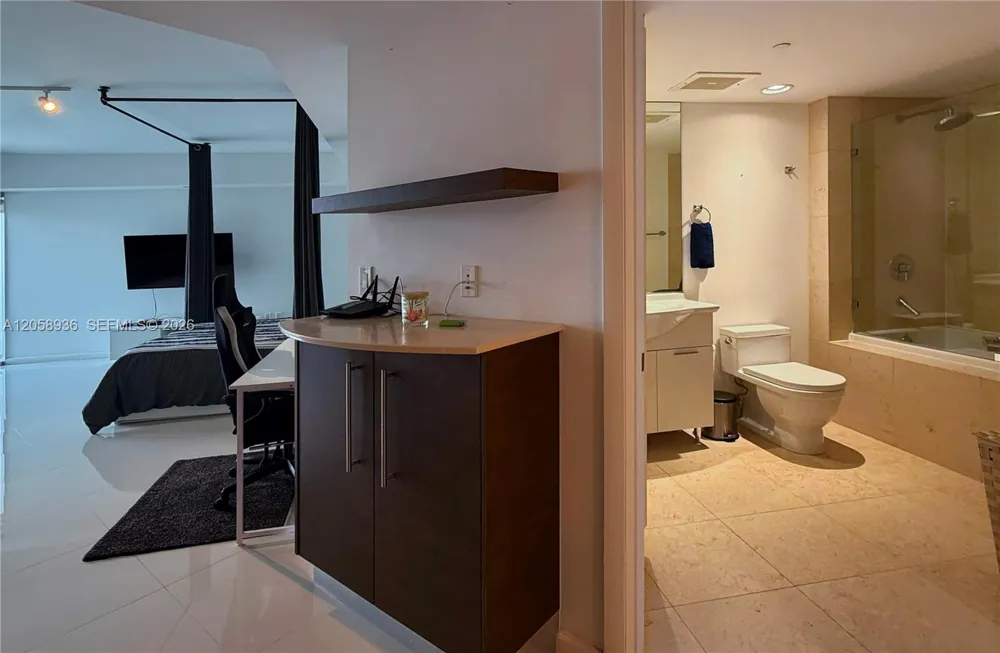 475 Brickell Ave #5008 Miami, FL 33131