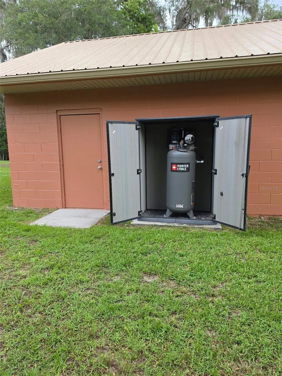 38700 LAKEVIEW DRIVE Lady Lake, FL 32159