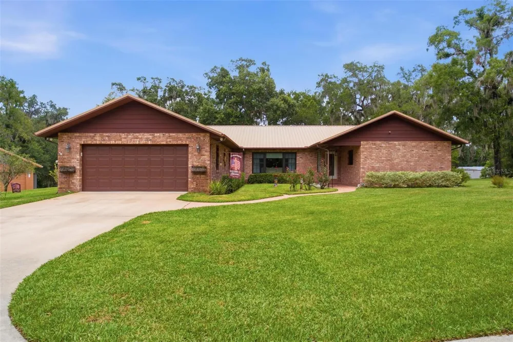 38700 LAKEVIEW DRIVE Lady Lake, FL 32159