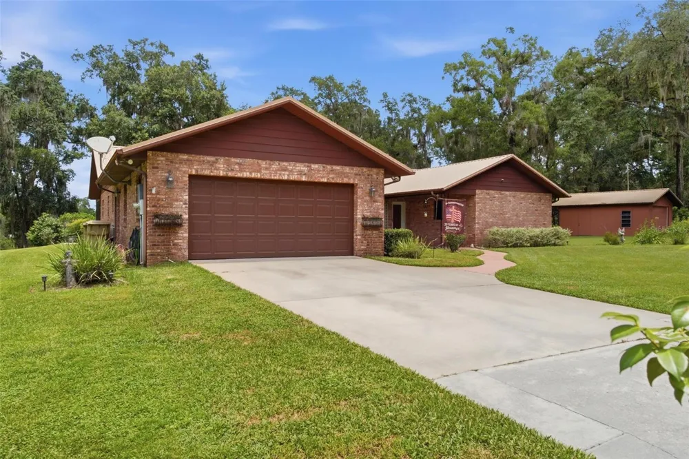 38700 LAKEVIEW DRIVE Lady Lake, FL 32159