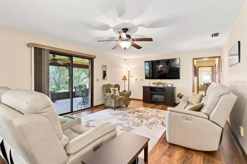 38700 LAKEVIEW DRIVE Lady Lake, FL 32159