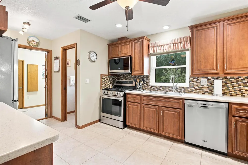 38700 LAKEVIEW DRIVE Lady Lake, FL 32159