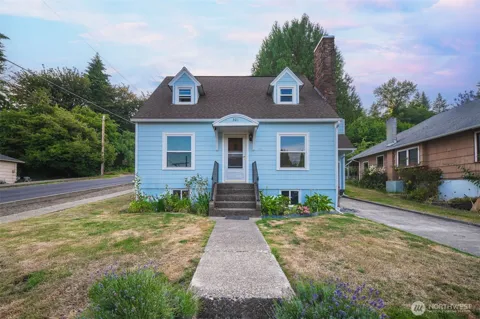 301 NW Benton Avenue