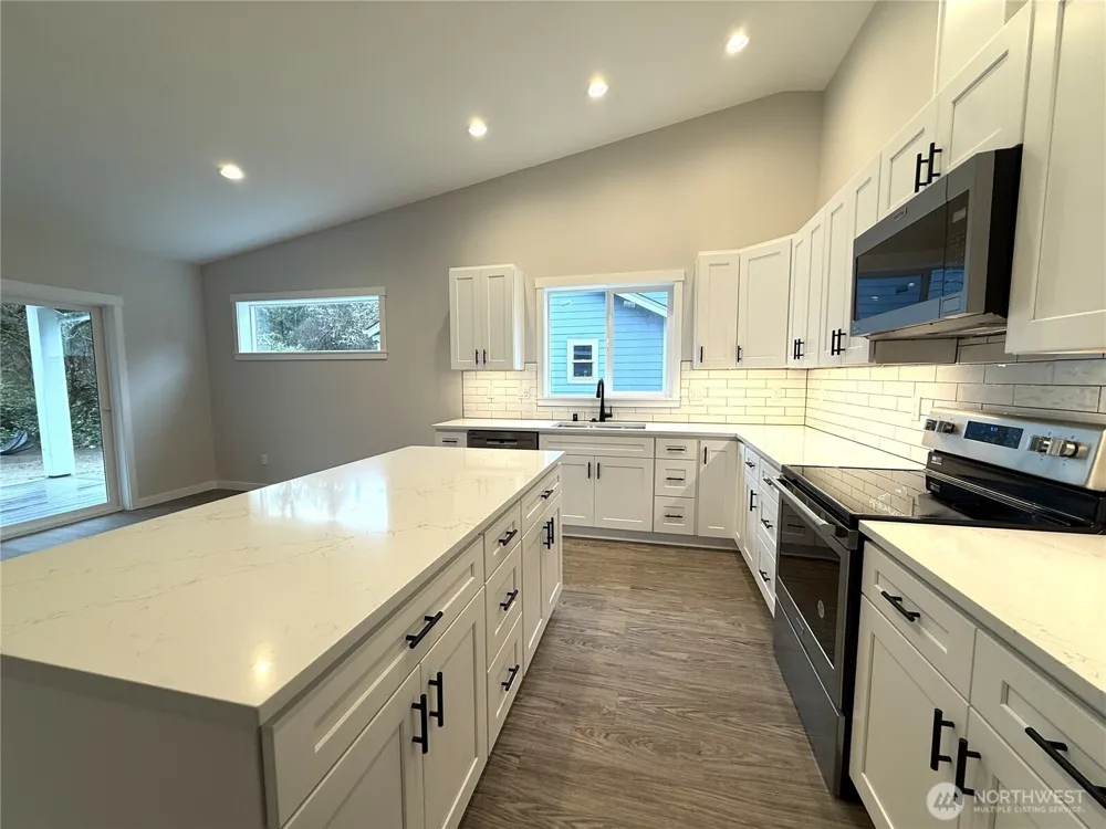 393 Sextans Avenue SW Ocean Shores, WA 98569