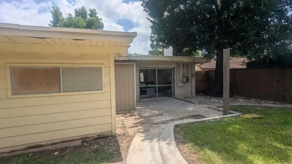 6815 Moss Oaks Drive Houston, TX 77050