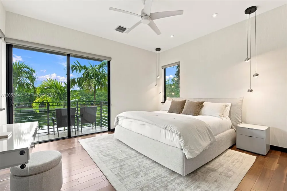 3714 Pine Lake Dr Weston, FL 33332