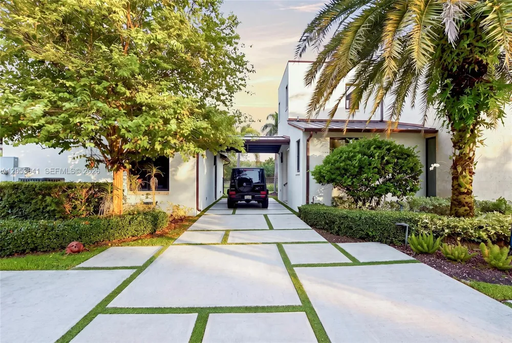 3714 Pine Lake Dr Weston, FL 33332