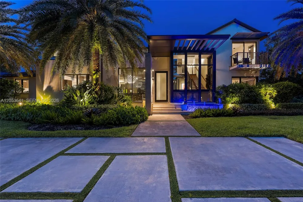 3714 Pine Lake Dr Weston, FL 33332