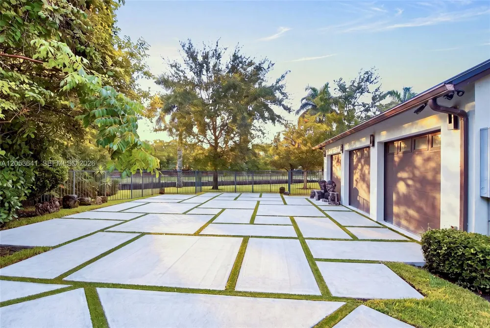 3714 Pine Lake Dr Weston, FL 33332
