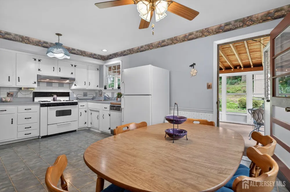 287 Crestwood Drive Milltown, NJ 08850