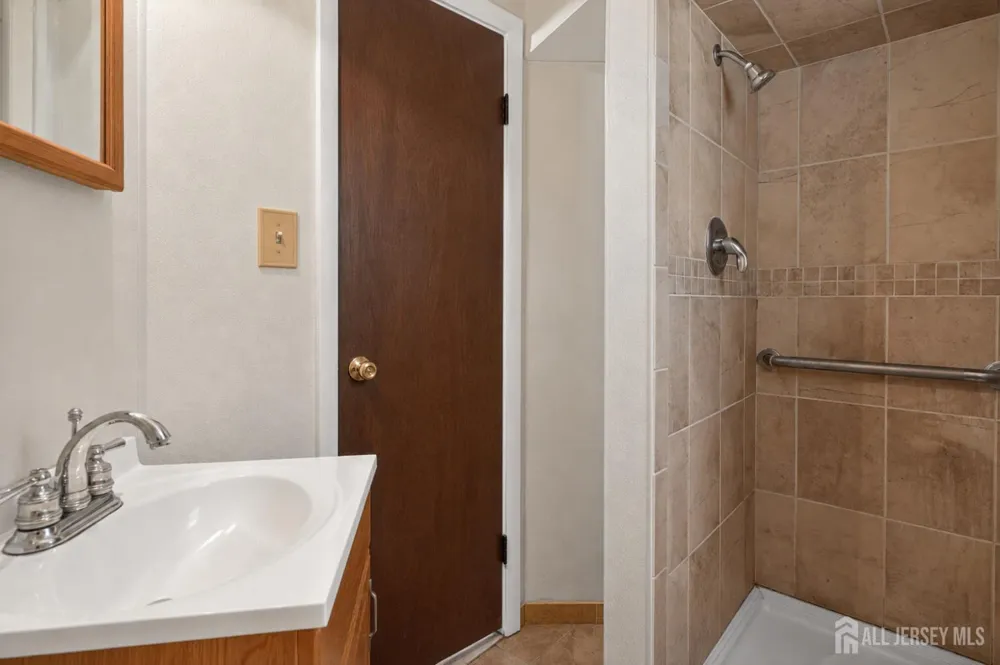 287 Crestwood Drive Milltown, NJ 08850