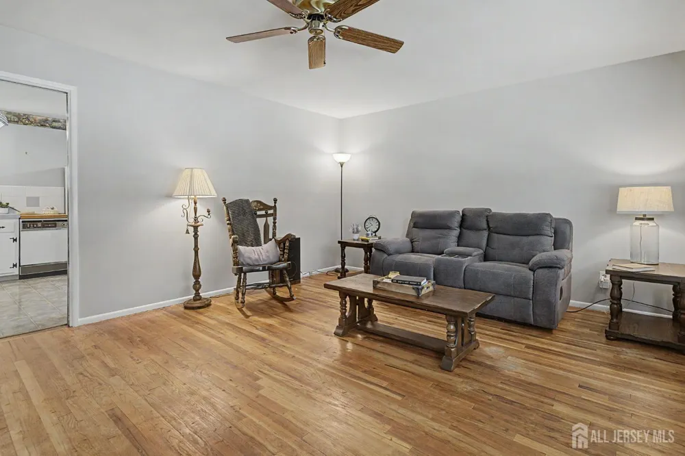 287 Crestwood Drive Milltown, NJ 08850