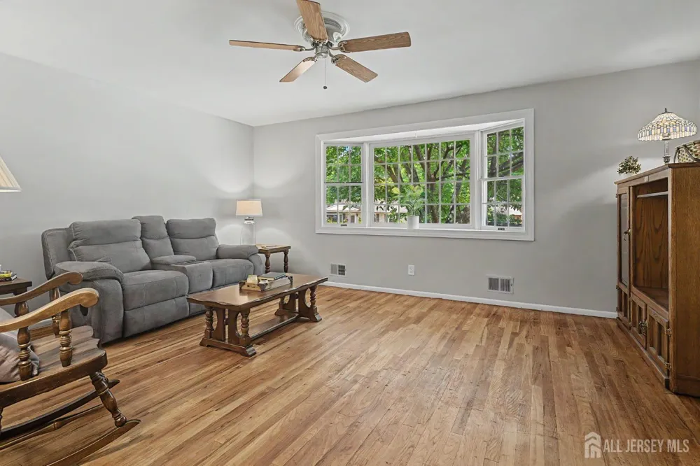287 Crestwood Drive Milltown, NJ 08850