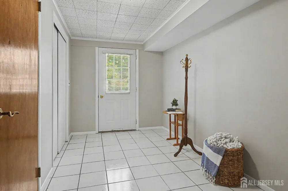 287 Crestwood Drive Milltown, NJ 08850