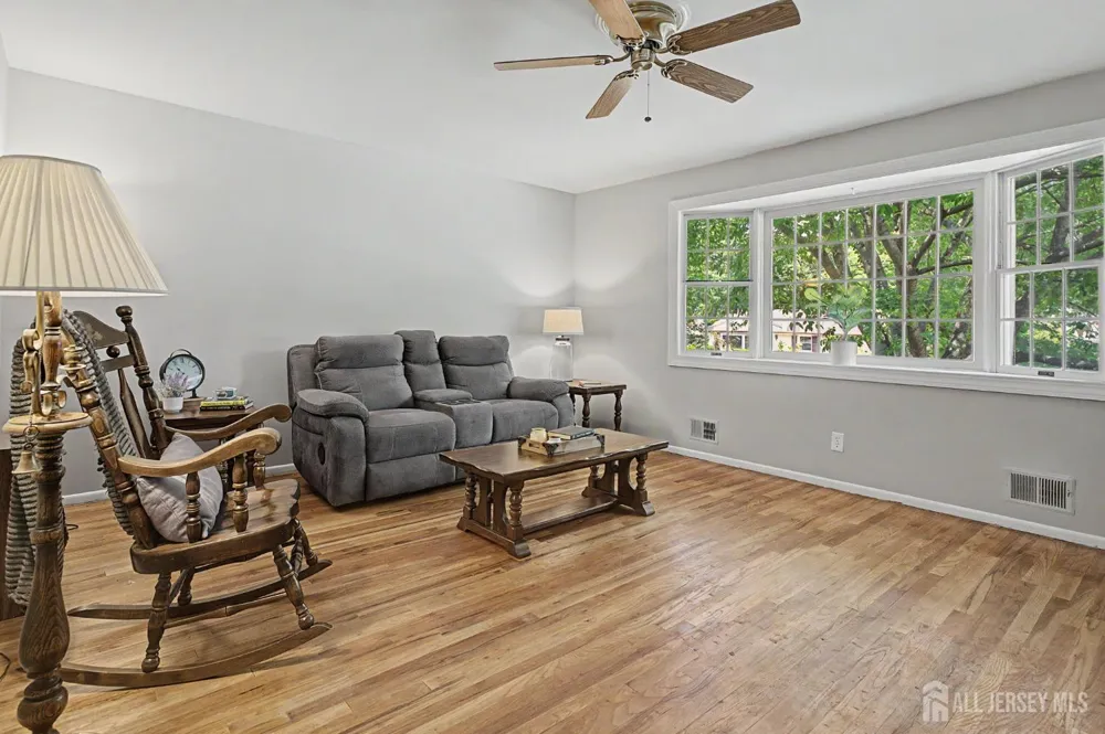 287 Crestwood Drive Milltown, NJ 08850