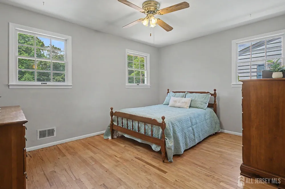 287 Crestwood Drive Milltown, NJ 08850