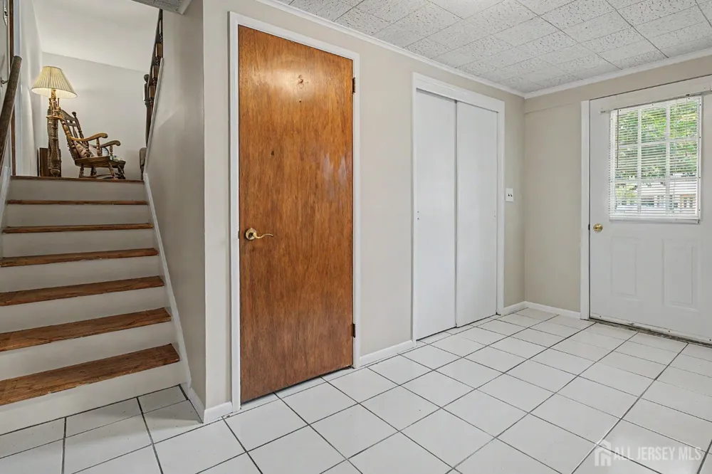 287 Crestwood Drive Milltown, NJ 08850