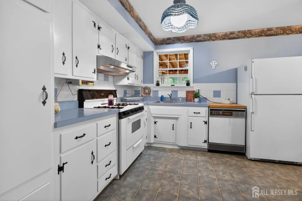287 Crestwood Drive Milltown, NJ 08850