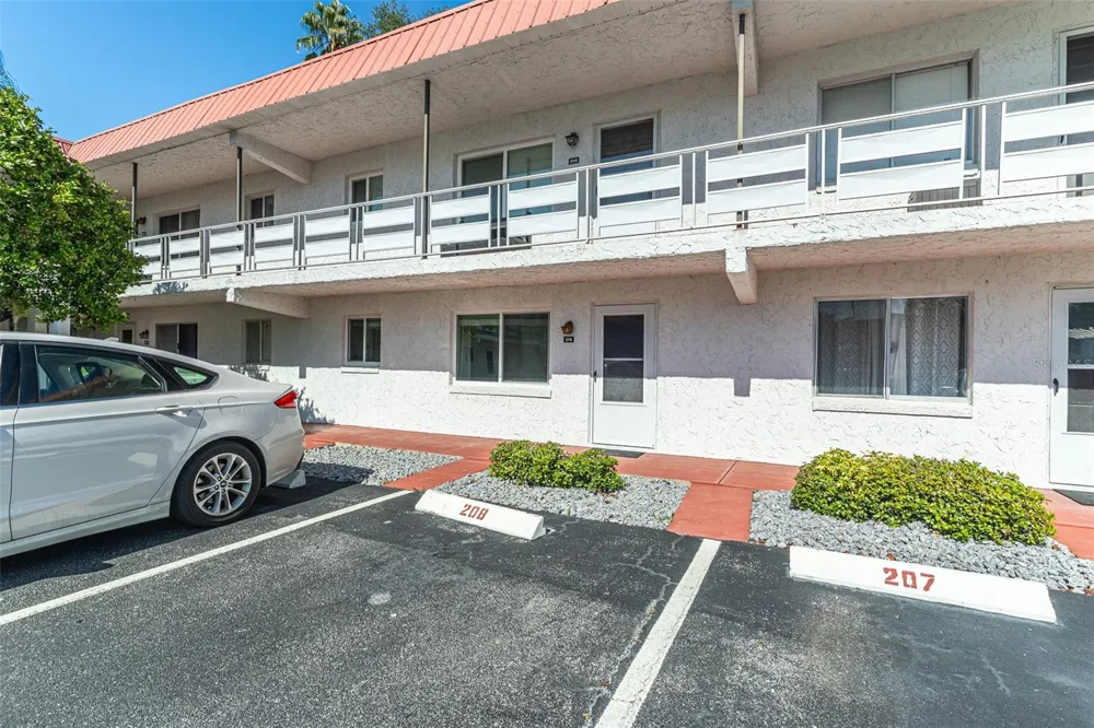 1100 MARTINIQUE DRIVE #106 Winter Haven, FL 33884