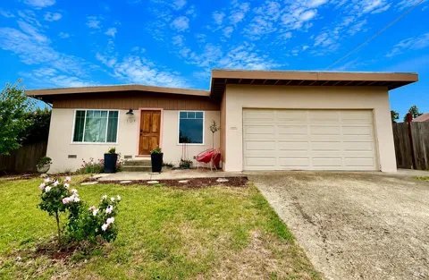 109 San Gorgonio Avenue