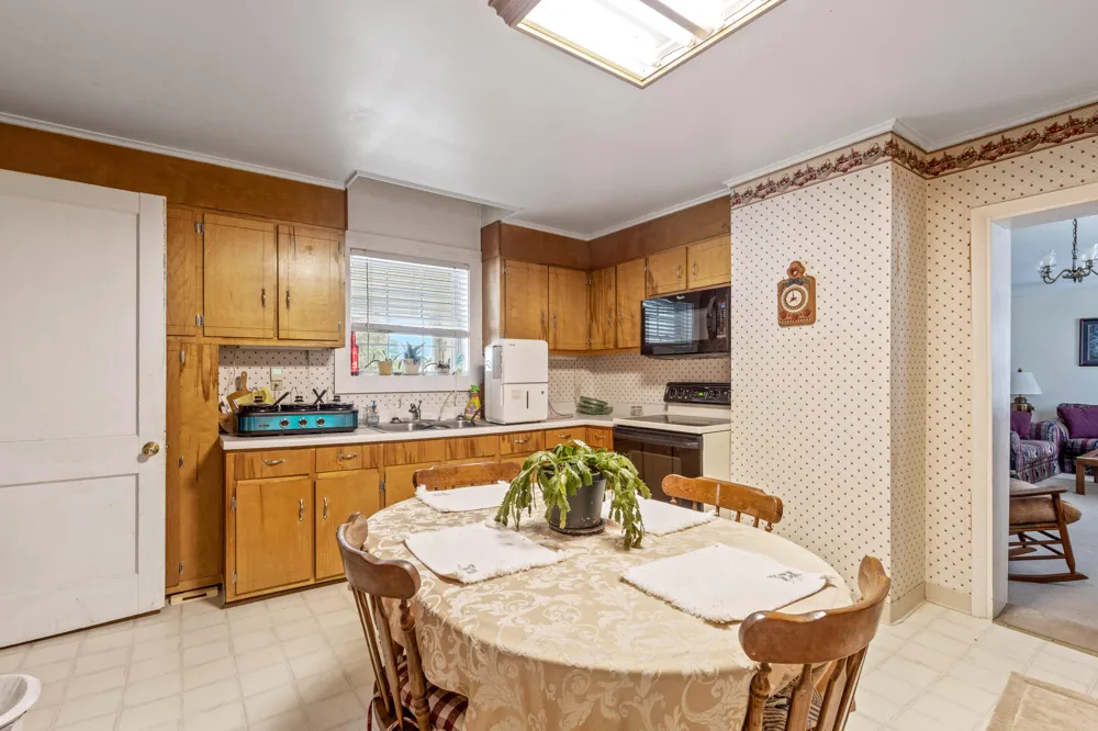 7055 Mooneyham Lonewood Road Spencer, TN 38585