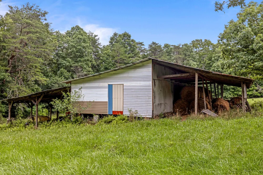 7055 Mooneyham Lonewood Road Spencer, TN 38585