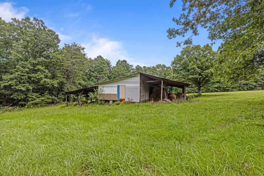 7055 Mooneyham Lonewood Road Spencer, TN 38585