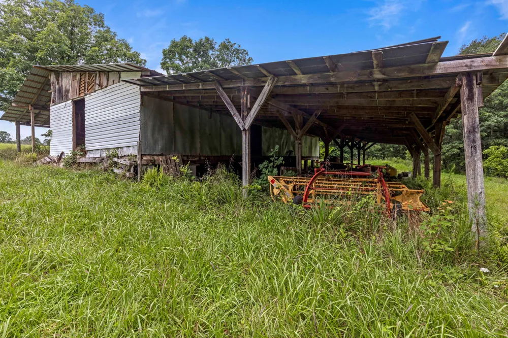 7055 Mooneyham Lonewood Road Spencer, TN 38585