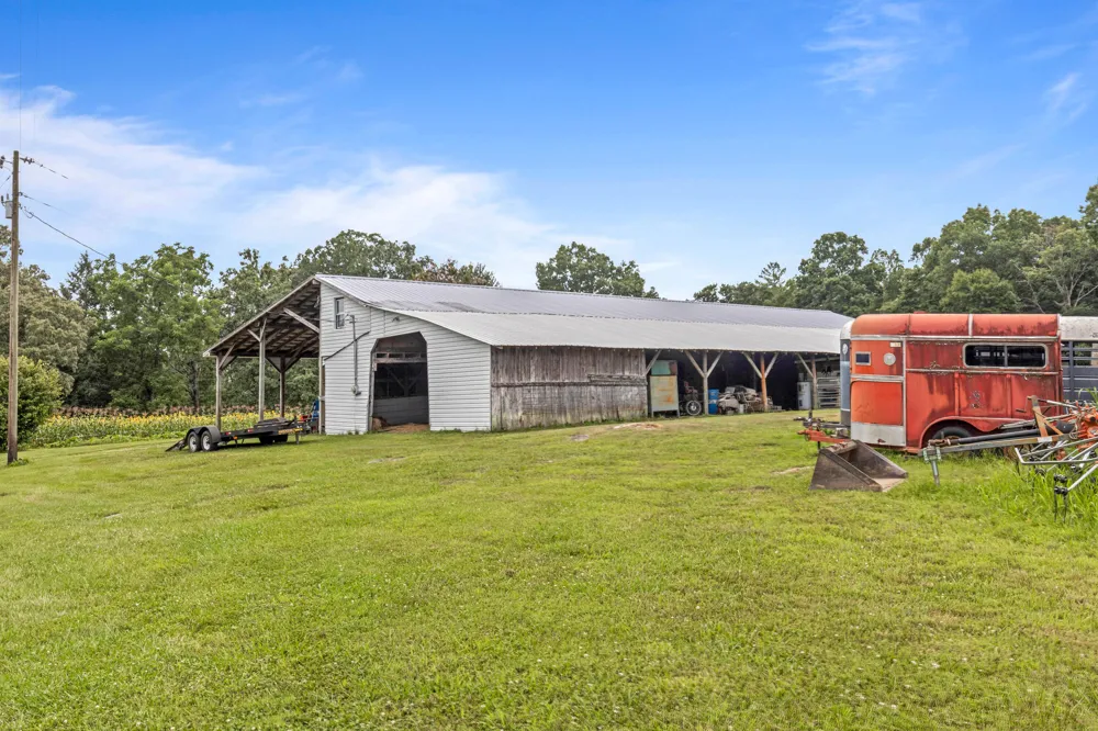 7055 Mooneyham Lonewood Road Spencer, TN 38585