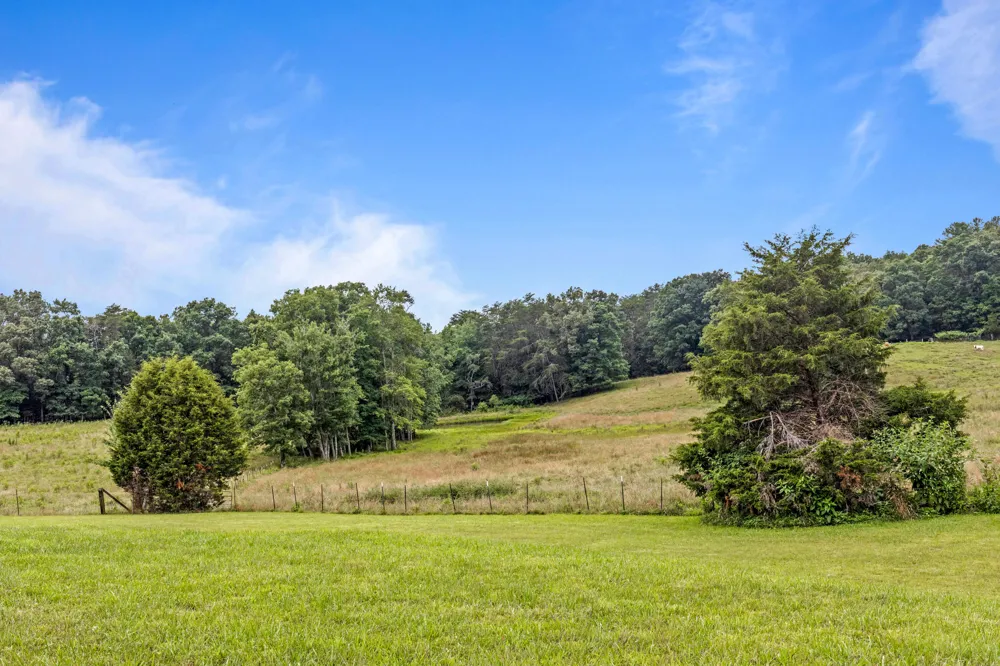7055 Mooneyham Lonewood Road Spencer, TN 38585