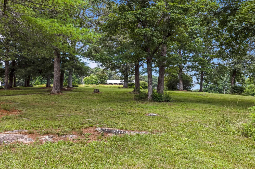 7055 Mooneyham Lonewood Road Spencer, TN 38585