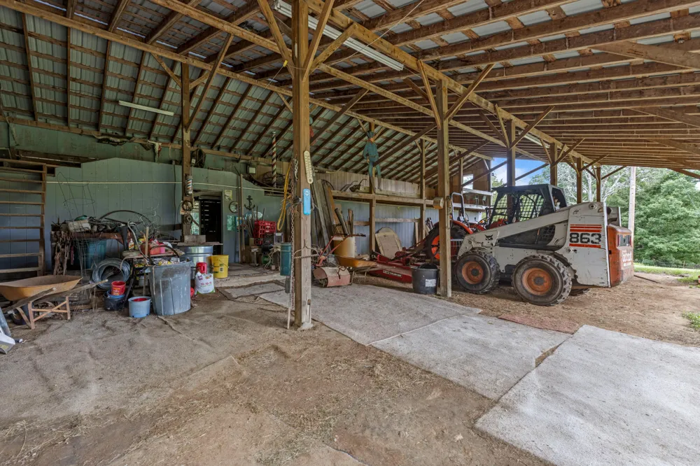 7055 Mooneyham Lonewood Road Spencer, TN 38585