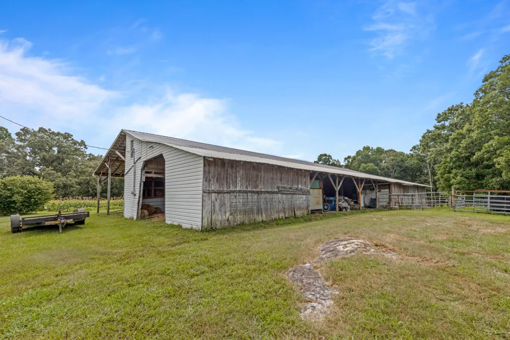 7055 Mooneyham Lonewood Road Spencer, TN 38585